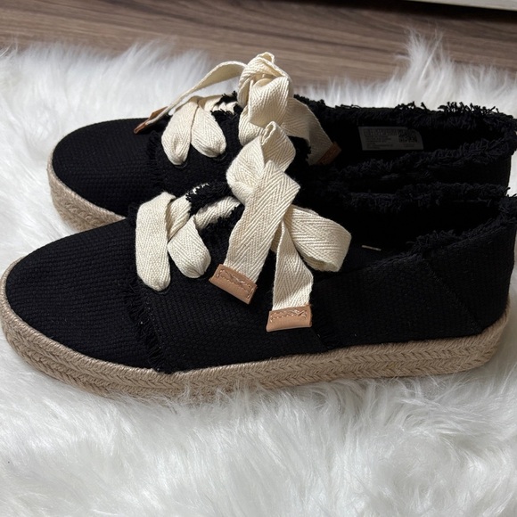 NWOT TOMS Black Carolina Lace-Up Espadrille - Picture 4 of 8
